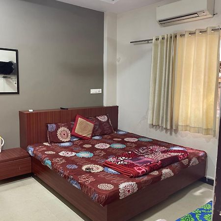 Satguru Guest House Ujjain Eksteriør billede
