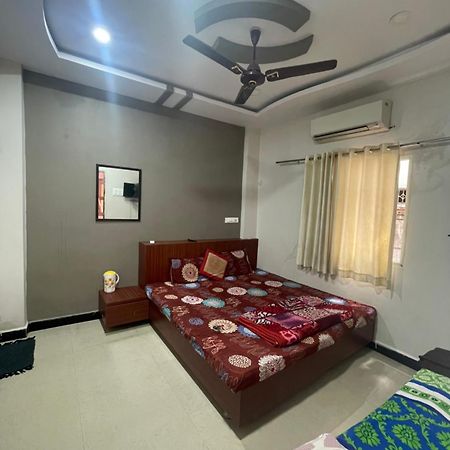 Satguru Guest House Ujjain Eksteriør billede