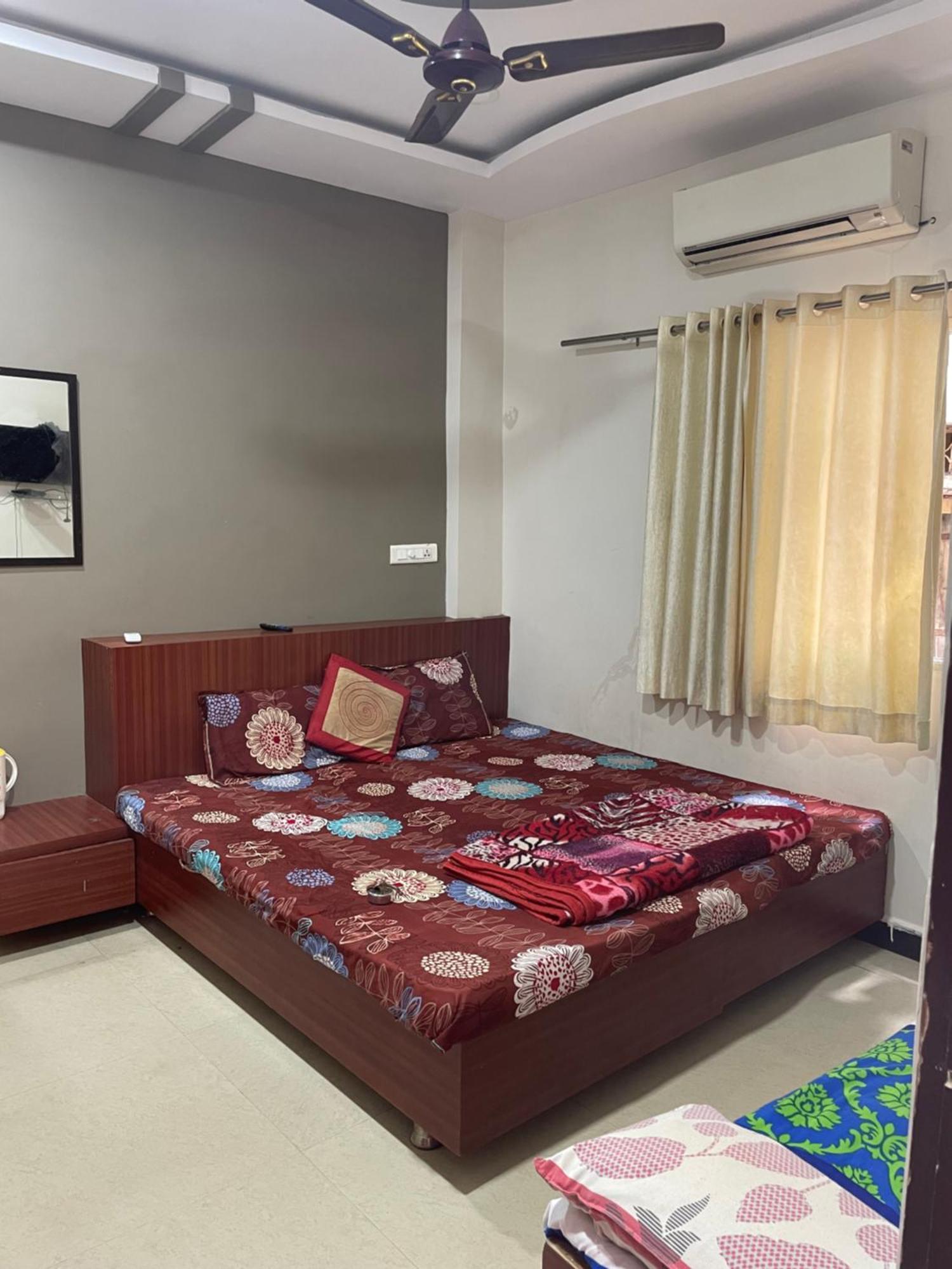 Satguru Guest House Ujjain Eksteriør billede