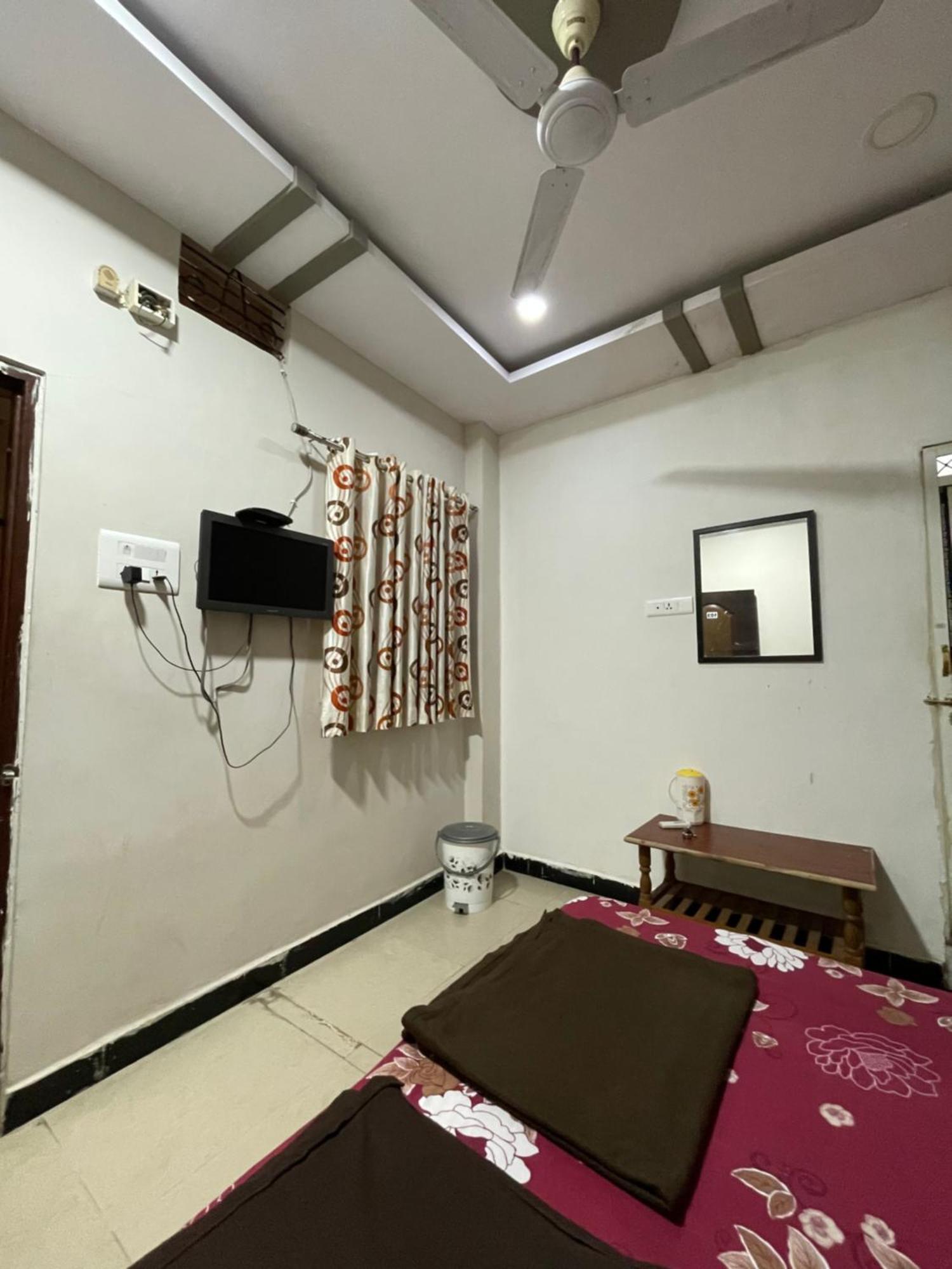 Satguru Guest House Ujjain Eksteriør billede